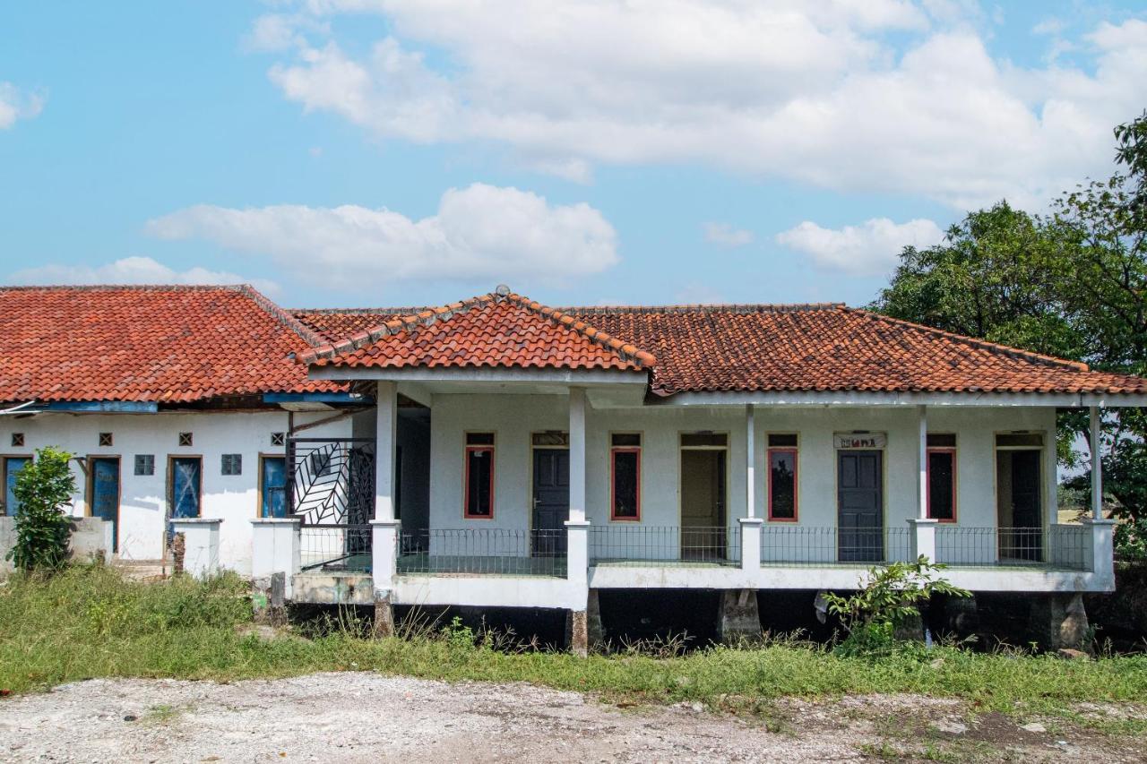 Majalengka Spot On 92832 Al Mahira Syariah酒店 外观 照片