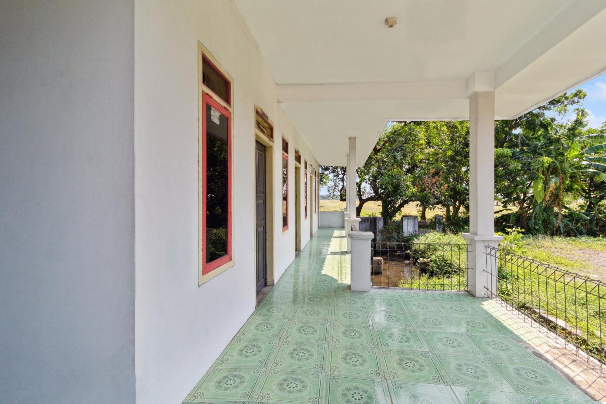 Majalengka Spot On 92832 Al Mahira Syariah酒店 外观 照片